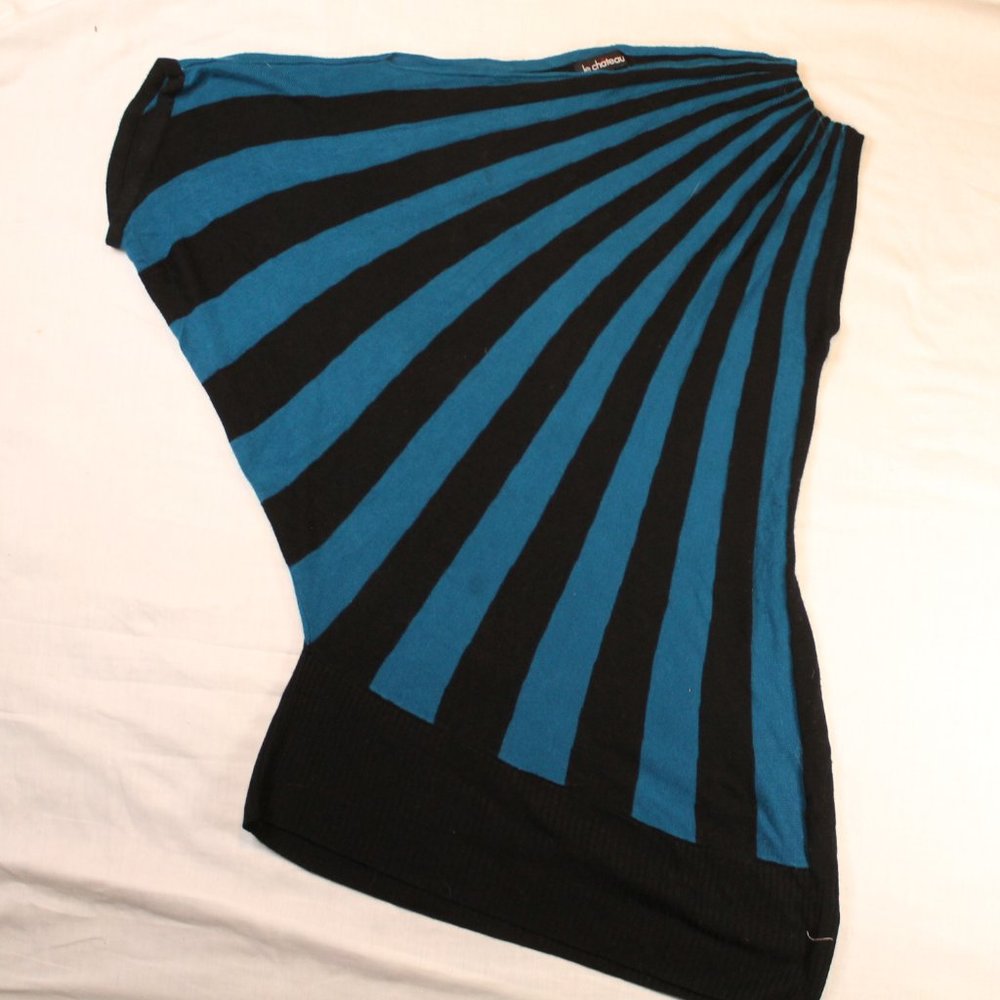 Le chateau blue with black stripe top medium